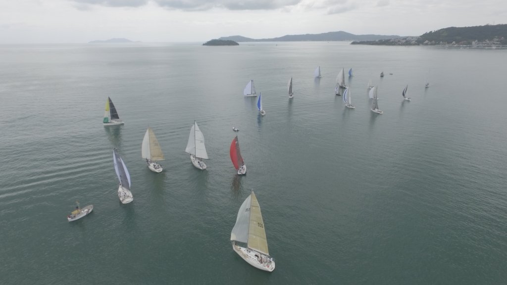As disputas acontecem nas classes ORC, IRC, C30, HPE-25, RGS, RGS Cruzeiro, Bico de Proa e Multicascos. /FotoICSC