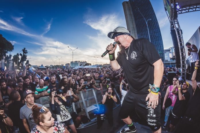 Reinauguração da pista de skate reúne 50 mil pessoas em 20 horas de entretenimento