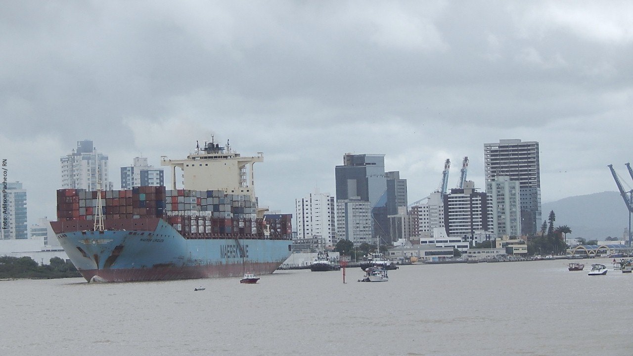 Porto de Itajaí registra aumento de 20% em toneladas no mês de Janeiro.