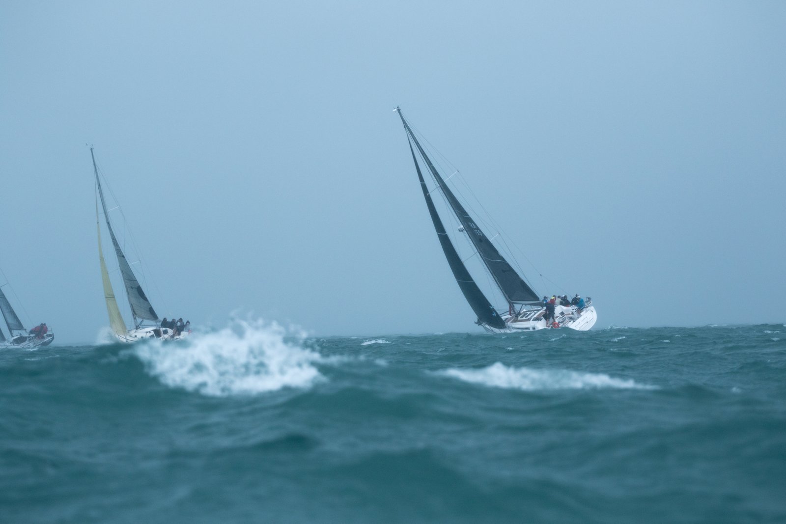 Tempestades e condições adversas ditam o ritmo do primeiro dia do 31º Circuito Oceânico