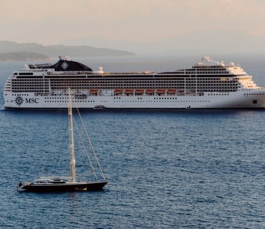 Viagens de cruzeiro crescem no Brasil com cassinos luxuosos e experiência única no oceano