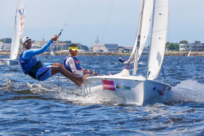 398406_988493_50682022213_331e6e04cd_h