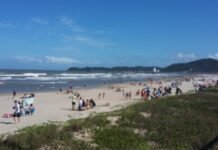 Praias de Navegantes e de Itajai bem movimentadas no feriado do dia 15