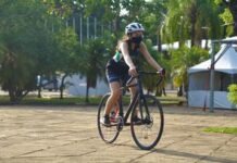 Crianças da Escolinha de Triathlon em Campinas aprendem sobre bike fit