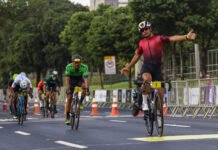 Ciclista argentino vence Tour de France no Rio de Janeiro (RJ)