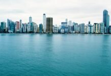 Balneário Camboriú pode receber mais de 1 milhão e meio de pessoas na alta temporada. O setor hoteleiro já registra 90% de ocupação.