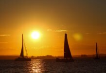 76º Velejaço Noturno contou com mais de 30 embarcações em belo final de tarde nas águas do Guaíba