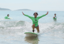 Águas de Gaia ensina surf de graça para mulheres em São Sebastião