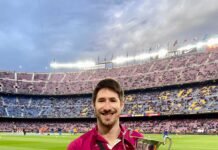 Campeão no vôlei pelo Barcelona, Dhionathan Zóio se emociona com homenagem em pleno Camp Nou