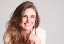 Barco SCBrasil Team na The Ocean Race –“Nós temos que erguer forte esta bandeira do Brasil nesta disputa”, deputada estadual de Santa Catarina Paulinha.