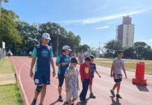 Força do esporte em Jundiaí inspira crianças da Escolinha de Triathlon