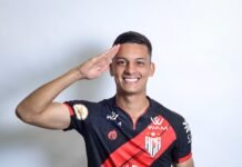Atacante Ricardinho assina contrato com o Atlético Goianiense