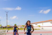 Escolinha de Triathlon revela crianças com potencial para o esporte em Aracati
