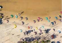 Temporada de ventos fortes favorece a prática de esportes marítimos no Ceará