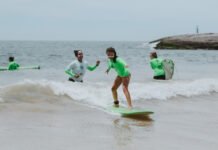 Vivências de surfe chegam ao SESC Bertioga com o Águas de Gaia