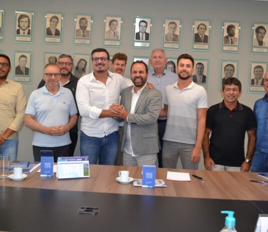 Bombinhas – Paulo Henrique Dalago Muller foi eleito presidente da Amfri e prestigiado pelo pela deputada Paulinha