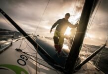 Kevin Escoffier e sua equipe Holcim PRB : Acordar na segunda-feira com uma vantagem de mais de 470 milhas náuticas,