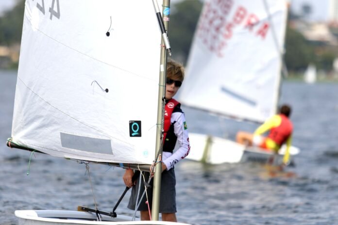 419842_1051343_jovem_velejador_do_ycsa