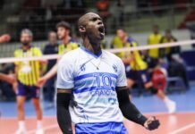 Vini dos Santos vibra com título inédito na Romênia e sonha com dobradinha Vini dos Santos