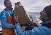 Charlie Enright -“Esta é a segunda bóia de drifter que implantamos na Perna 3 da Corrida Oceânica. Estamos aqui a 55 graus ao sul, um local muito remoto”.