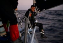 The Ocean Race – GUYOT Team Europe se aproxima da Cidade do Cabo, onde deverá chegar no sábado à noite para consertar o mastro.