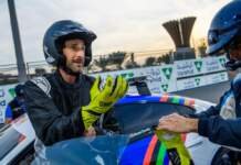 Vencedor do Oscar, Adrien Brody pilota carro da Fórmula E no deserto