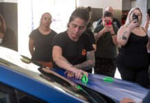 Fórmula E e FIA Girls On Track promovem curso de envelopamento de carro