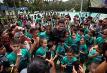 Nadando com Thiago Pereira atende mais de 300 crianças