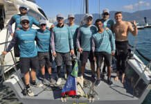 Atleta olímpico pula de barco Phytoervas e nada em Ilhabela (SP)