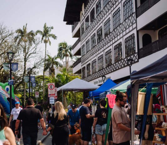 Marcas autorais, música, exposições e oficinas movimentam a Feira da Estação Feira da Estação_setembro24_Fotos por Heloisa Koffke