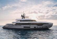 Azimut brilha no Festival Náutico de Singapura com a estreia asiática do Seadeck