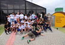 Sul de Santa Catarina – Criciúma : Skatistas do STU National visitam o Memorial Nikola Tesla ao lado de estudantes da rede municipal