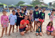 Alunos do Projeto Rede de Núcleos do IEE participam de ação no Circuito Banco do Brasil de Surfe, em São Sebastião