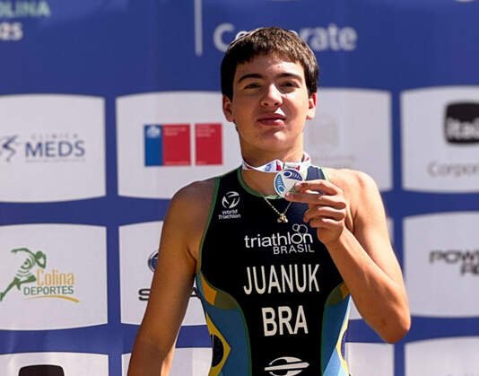 Representante de Santa Catarina, Alejandro Juanuk, conquista o vice-campeonato no Campeonato Sul-Americano de Triathlon Foto: Divulgação