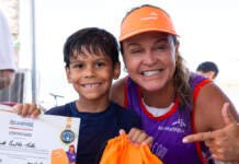 Neymara Carvalho enfrenta desafio de bodyboarding nos corais em alto mar, em Vila Velha (ES)