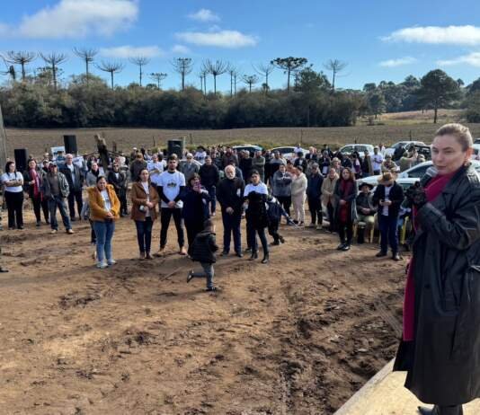 Deputada Paulinha se une a lideranças e moradores na luta pela construção da ponte sobre o Rio Canoas