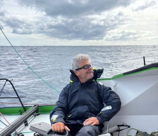 Entrevista Exclusiva: Direto do alto mar, a bordo do Barco Brasil na Globe 40, o skipper José Guilherme Caldas fala da expectativa de chegar no Brasil