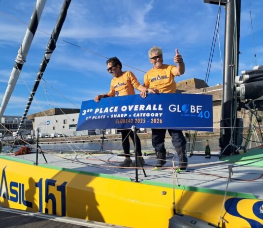 Dupla brasileira faz história na Globe 40 e conquista título inédito para o país