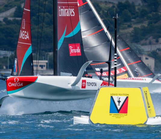 Women & Youth dominam nas condições excepcionais da Sardenha na Regata Preliminar da America’s Cup Race Day One Imagem © Ian Roman