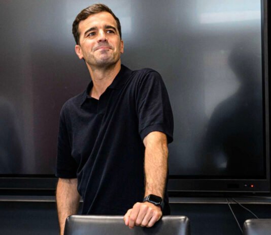 Focado em renovação e futebol ofensivo, Bayer Leverkusen aposta em Carles Martínez Novell