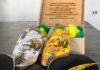 Neymar recebe caneleiras personalizadas para a Copa do Mundo assinadas por artista plástico brasileiro