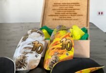 Neymar recebe caneleiras personalizadas para a Copa do Mundo assinadas por artista plástico brasileiro