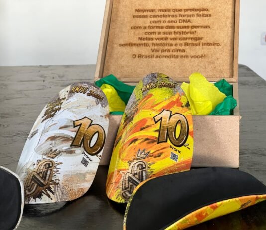 Neymar recebe caneleiras personalizadas para a Copa do Mundo assinadas por artista plástico brasileiro