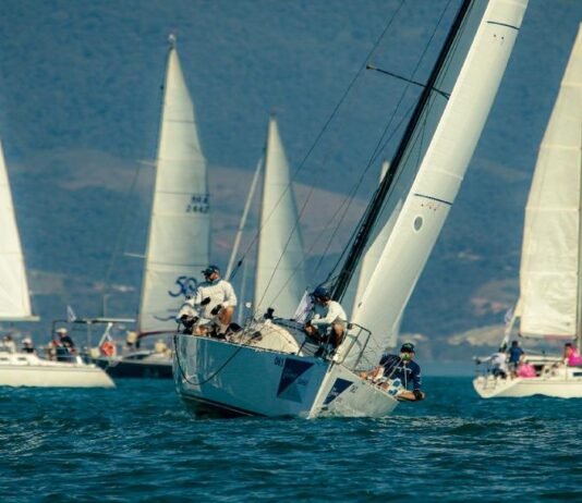 Premiação da Regata Daycoval reconhecendo as equipes que se destacaram nas diferentes classes da competição.