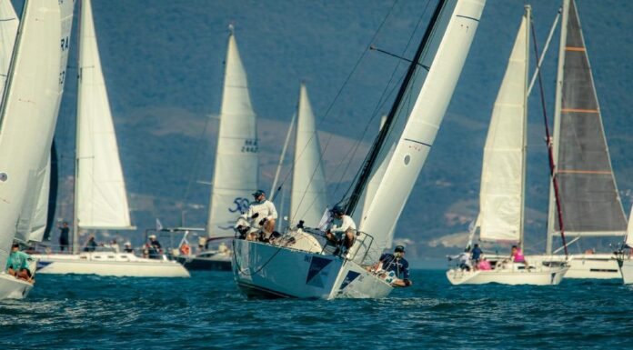 Premiação da Regata Daycoval reconhecendo as equipes que se destacaram nas diferentes classes da competição.