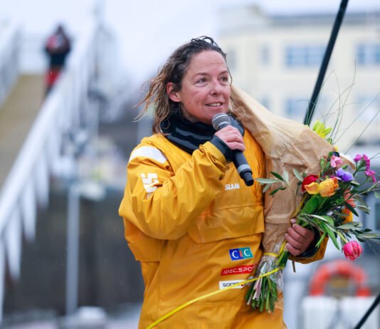 Velejadora francesa Alexia Barrier fará história como a primeira mulher a competir na Classe ULTIM da Route du Rhum 2026