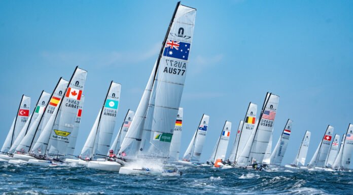 Disputa da classe 49erFX continua equilibrada após mais um dia de regatas