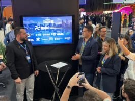 Startup Summit 2026 | Itajaí lança editais de inovação com foco na The Ocean Race e na qualificação profissional desafios aos desenvolvedores e startups para melhorias na área de turismo, comunicação e economia. O ato oficial foi trazido para o evento para chamar a atenção dos mais de 10 mil participantes presenciais do Startup Summit e outras 20 mil participações online. Um edital tem como objetivo apresentar soluções para a qualificação profissional dos cidadãos em relação à demanda e oferta de vagas na cidade. Já desafios ligados à etapa brasileira da regata internacional são seis: experiência do público, inteligência de visitantes e evidências para grandes eventos; gestão integrada, prontidão e experiência do voluntariado; inteligência, conexão e desenvolvimento da cadeia náutica e marítima; legado de conhecimento; ativação territorial e engajamento da cidade; e economia criativa, identidade territorial e desenvolvimento de mercado. Outro ponto alto do dia foi a palestra “Case Itajaí: construindo a cidade da nova economia”, que atraiu a atenção dos participantes para o Palco 8, no Centro de Convenções de Florianópolis. A conferência apresentou o potencial logístico e econômico da cidade e destacou as novas parcerias ligadas ao Centro Regional de Inovação - ELUME e o Distrito de Inovação com o Polo Internacional de Inovação e Saúde. Esta é a primeira vez que o Município de Itajaí vem ao Startup Summit com um stand institucional e traz para o evento as ações e parcerias com as organizações, empresas e entidades de ensino. Ao todo, serão 23 ativações de tecnologia, pesquisa, inovação e ensino. As ações são promovidas pela Secretaria Municipal de Desenvolvimento Econômico em parceria com as secretarias de Turismo, Tecnologia e Comunicação, além da Invest Itajaí. Imagens Relacionadas Imagem 1 Imagem 2 Imagem 3 Imagem 4 Imagem 5 Imagem 6 Imagem 7 Imagem 8 Imagem 9 Imagem 10 Imagem 11 Compartilhar Noticias Relacionadas Itajaí estreia no Startup Summit 2026 com stand institucional Itajaí estreia no Startup Summit 2026 com stand institucional 26 AGOSTO 2026 Palestra sobre compras públicas será realizada nesta quinta-feira (27), em Itajaí Palestra sobre compras públicas será realizada nesta quinta-feira (27), em Itajaí 25 AGOSTO 2026 Jornada de capacitação para mulheres empreendedoras começa em Itajaí Jornada de capacitação para mulheres empreendedoras começa em Itajaí 24 AGOSTO 2026 Itajaí terá programação sobre inovação e lançamento no Startup Summit Itajaí terá programação sobre inovação e lançamento no Startup Summit 21 AGOSTO 2026 HORÁRIO DE ATENDIMENTO Secretarias Municipais 13h às 19h • Segunda a Sexta Praça do Cidadão 08h às 19h • Segunda a Sexta CONTATO OFICIAL (47) 3341-6000 prefeitura@itajai.sc.gov.br Selo de Transparência Ouro 2024 Selo Ouro 2024 Transparência Pública Radar Nacional CONECTE-SE CONOSCO Acompanhe as notícias e serviços da nossa cidade em tempo real. MUNICIPIO DE ITAJAI • CNPJ: 83.102.277/0001-52 Rua Alberto Werner, 100 • Vila Operária • Itajaí - SC • CEP: 88304-053 2026 Município de Itajaí • Todos os direitos reservados Política de Privacidade Desenvolvimento: SETEC Foto: Jader Liberal