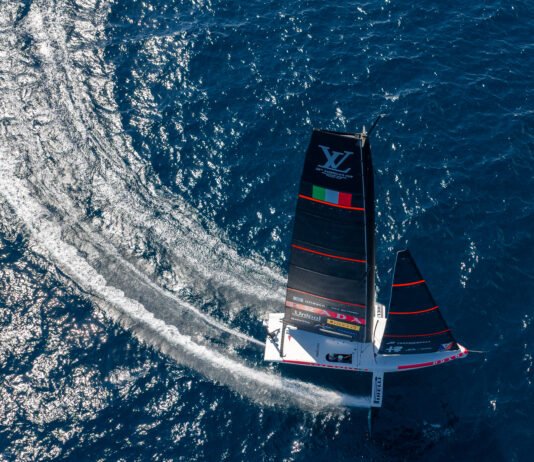 LUNA ROSSA MANTÉM LIDERANÇA ANTES DA GRANDE FINAL EM NÁPOLES Photo de Giulia Caponnetto (Luna Rossa)